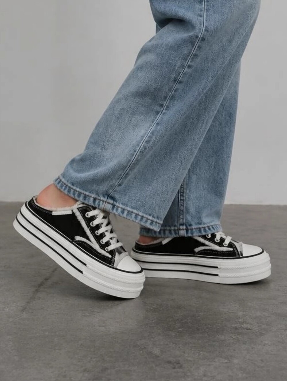 NWOT Deconstructed Canvas Platform Mule Sneakers Black White Size 7
